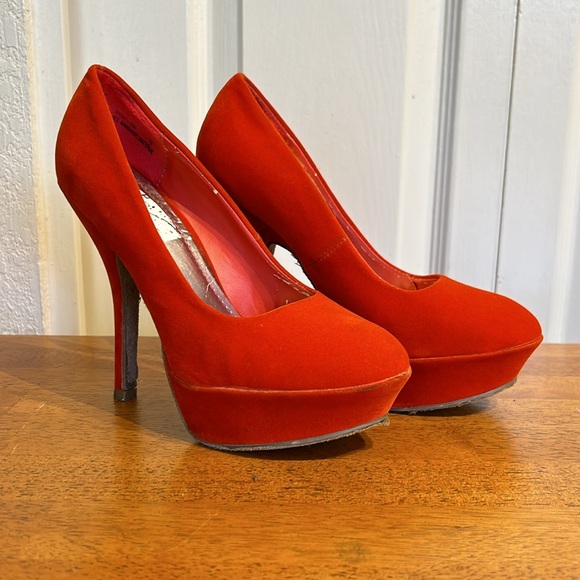 The Most Amazing Orange Velvety Platform Pumps - Picture 5 of 12